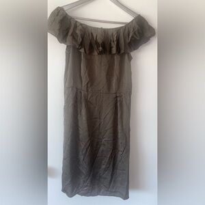 BANANA REPUBLIC WOMEN’S OFF-THE-SHOULDER RUFFLE DRESS SOLID COLOR SIZE 6 SILK